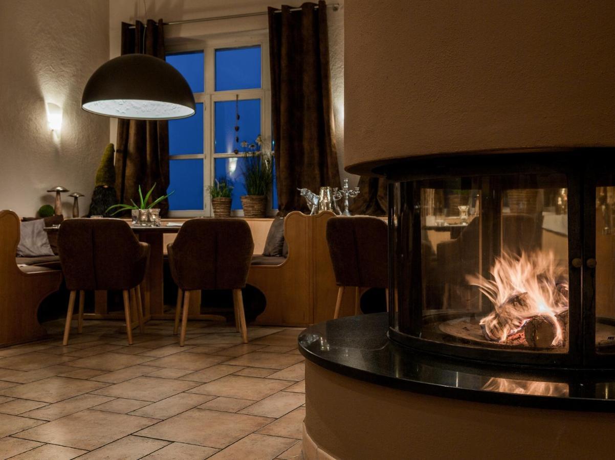 Hotel An Der Burg Biebertal Esterno foto